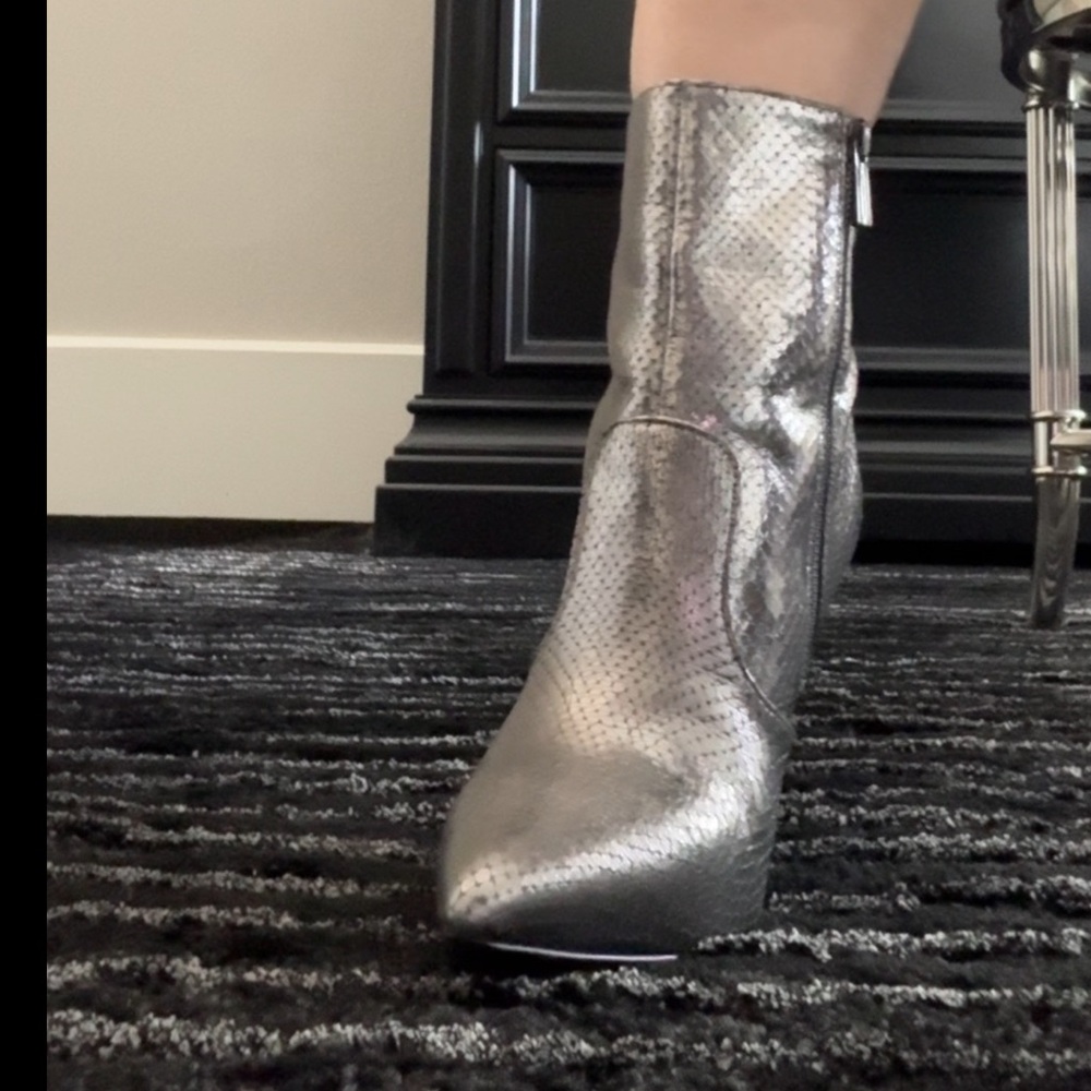 MICHAELKORS SLEEK NEW NVR WORN METALLIC GENUINE LEATHER LEATHER BOOTS! - Picture 14 of 16